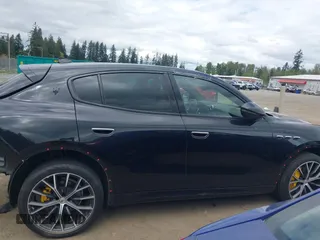 2023 Maserati Grecale Modena z VIN ZN682AVM0P7438449, wystawiony jako IAAI lot #42194029 z przebiegiem Nie podano mil oraz . Historia ofert i sprzedaży dostępna na DreamBid. Obrazek 14.