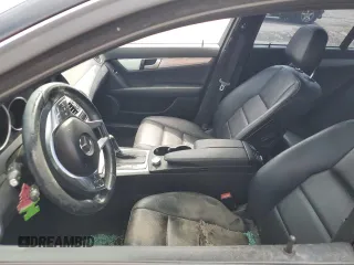 2014 Mercedes-Benz C 250 Sport z VIN WDDGF4HB9EA934191, wystawiony jako Copart lot #56050175 z przebiegiem 186 887 mil mil oraz Szkoda całkowita • Salvage title. Historia ofert i sprzedaży dostępna na DreamBid. Obrazek 7.