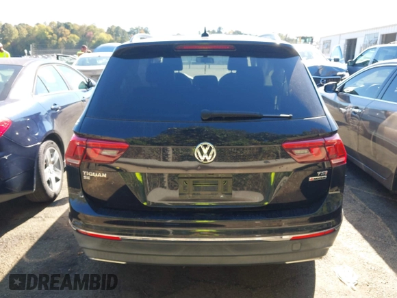 2018 Volkswagen Tiguan SEL z VIN 3VV2B7AX9JM142564, wystawiony jako IAAI lot #40630666 z przebiegiem 86 040 mil mil oraz . Historia ofert i sprzedaży dostępna na DreamBid. Obrazek 16.