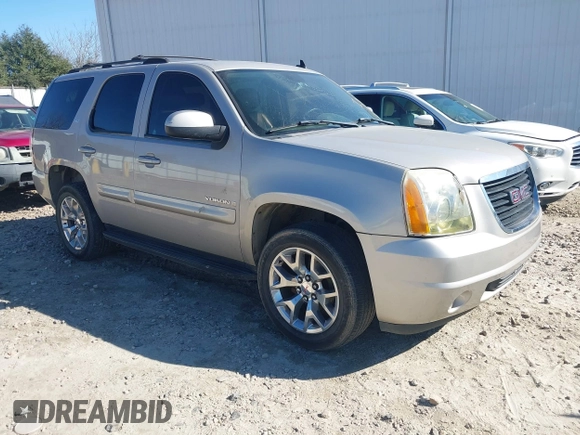 2007 GMC Yukon SLT with VIN 1GKFK130X7J116272, listed as a IAAI auction lot 41637965 with 203,581 mi miles. Bid and sale history available at carsss.com. Image 1.