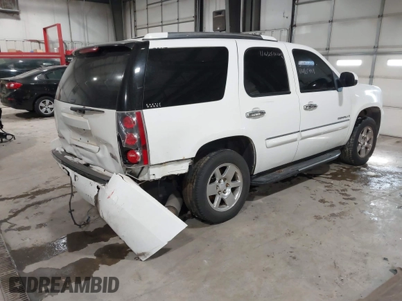 2008 GMC Yukon Denali z VIN 1GKFK63838J191268, wystawiony jako IAAI lot #41586712 z przebiegiem 206 128 mil mil oraz . Historia ofert i sprzedaży dostępna na DreamBid. Obrazek 4.