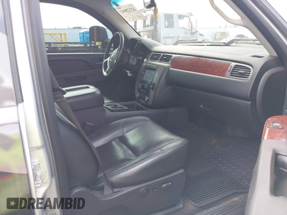 2013 GMC Sierra 2500HD SLT z VIN 1GT121E8XDF139591, wystawiony jako IAAI lot #42225842 z przebiegiem 258 198 mil mil oraz . Historia ofert i sprzedaży dostępna na DreamBid. Obrazek 5.