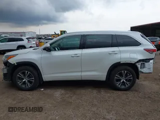 2016 Toyota Highlander XLE z VIN 5TDJKRFH3GS260044, wystawiony jako IAAI lot #42085828 z przebiegiem 74 187 mil mil oraz . Historia ofert i sprzedaży dostępna na DreamBid. Obrazek 15.
