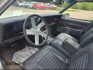 1989 Chevrolet Caprice z VIN 1G1BU51E8KA111809, wystawiony jako IAAI lot #42298235 z przebiegiem 89 139 mil mil oraz . Historia ofert i sprzedaży dostępna na DreamBid. Obrazek 5.