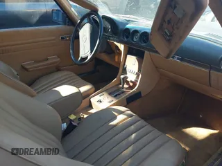 1989 Mercedes-Benz 560 with VIN WDBBA48D9KA093505, listed as a IAAI auction lot 41440397 with 172,575 mi miles. Bid and sale history available at carsss.com. Image 5.