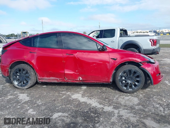 2022 Tesla Model Y Long Range z VIN 7SAYGDEE1NF385414, wystawiony jako IAAI lot #41660542 z przebiegiem 54 075 mil mil oraz . Historia ofert i sprzedaży dostępna na DreamBid. Obrazek 13.