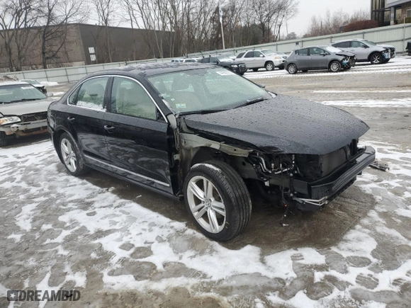 2014 Volkswagen Passat SEL Premium with VIN 1VWCS7A35EC113454, listed as a Copart auction lot 44992095 with 59,057 mi miles and Clean Title. Bid and sale history available at carsss.com. Image 4.