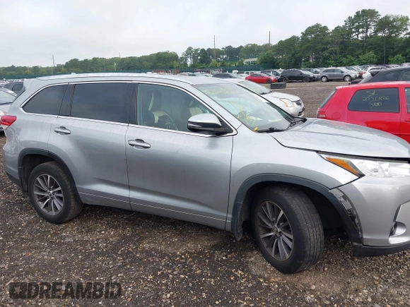 2018 Toyota Highlander SE with VIN 5TDJZRFH6JS550104, listed as a IAAI auction lot 42676132 with 107,807 mi miles and . Bid and sale history available at DreamBid. Image 13.