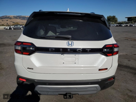 2025 Honda Pilot TrailSport with VIN 5FNYG1H65SB004479, listed as a Copart auction lot 70917734 with 7,582 mi miles and Salvage Title. Bid and sale history available at carsss.com. Image 6.