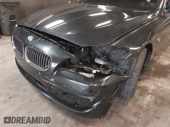 2011 BMW 5 Series 535i xDrive z VIN WBAFU7C50BC779011, wystawiony jako IAAI lot #42461512 z przebiegiem 136 980 mil mil oraz . Historia ofert i sprzedaży dostępna na DreamBid. Obrazek 6.