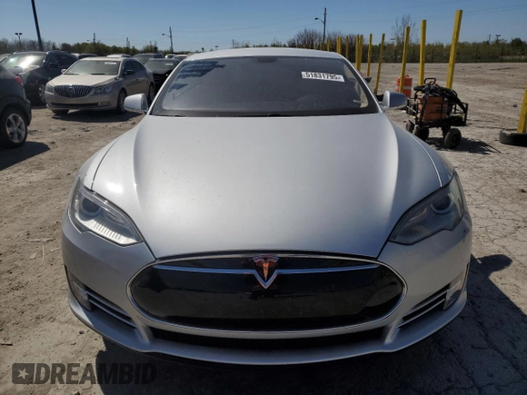 2013 Tesla Model S с VIN 5YJSA1CN5DFP05936, выставлен на аукционе Copart как лот 51831795 с пробегом Не указан миль и Списание • Salvage title. История ставок и продаж доступна на DreamBid. Изображение 5.