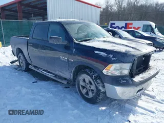 2013 Ram 1500 Express z VIN 1C6RR7KT5DS692688, wystawiony jako IAAI lot #41315199 z przebiegiem 216 438 mil mil oraz . Historia ofert i sprzedaży dostępna na DreamBid. Obrazek 1.