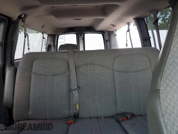 2003 Chevrolet Express Passenger with VIN 1GAHG39UX31231081, listed as a Copart auction lot 62132445 with 207,650 mi miles and Salvage title. Bid and sale history available at DreamBid. Image 10.