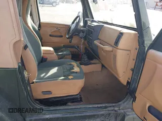 1998 Jeep Wrangler Sahara z VIN 1J4FY49S3WP744619, wystawiony jako IAAI lot #41107702 z przebiegiem 105 432 mil mil oraz . Historia ofert i sprzedaży dostępna na DreamBid. Obrazek 5.