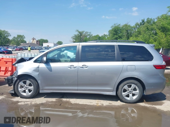 2018 Toyota Sienna LE Auto Access Seat with VIN 5TDKZ3DC9JS904884, listed as a IAAI auction lot 42132992 with 157,974 mi miles and . Bid and sale history available at DreamBid. Image 15.