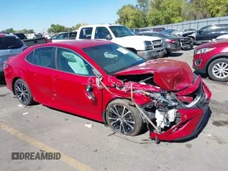 2020 Toyota Camry SE z VIN 4T1G11BK4LU003198, wystawiony jako IAAI lot #40481913 z przebiegiem 80 928 mil mil oraz . Historia ofert i sprzedaży dostępna na DreamBid. Obrazek 1.