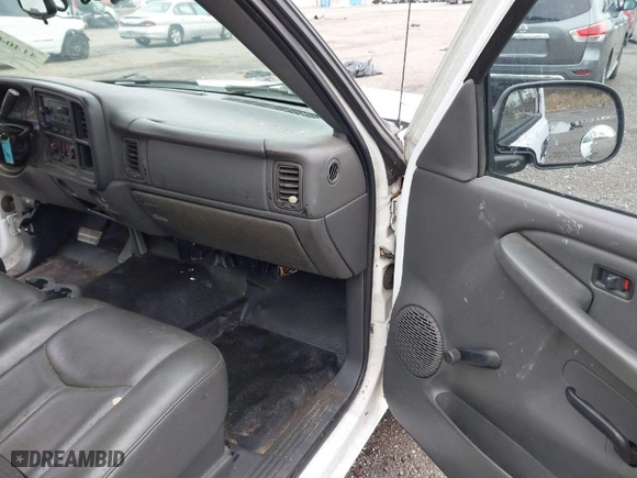 2005 Chevrolet Silverado 1500 Work Truck with VIN 1GCEC14X75Z328352, listed as a IAAI auction lot 41404723 with NaN miles. Bid and sale history available at carsss.com. Image 5.