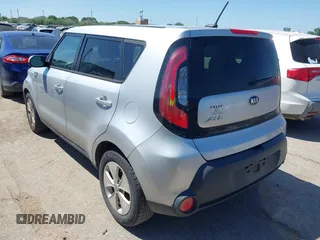 2015 Kia Soul with VIN KNDJN2A20F7794421, listed as a IAAI auction lot 41974119 with 135,758 mi miles. Bid and sale history available at carsss.com. Image 3.