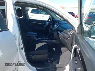 2014 Kia Sorento LX with VIN 5XYKTDA73EG471659, listed as a IAAI auction lot 41704991 with 118,617 mi miles. Bid and sale history available at carsss.com. Image 5.