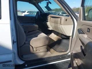 2004 Chevrolet Tahoe LT with VIN 1GNEC13Z54R112847, listed as a IAAI auction lot 41633571 with 234,991 mi miles. Bid and sale history available at carsss.com. Image 5.