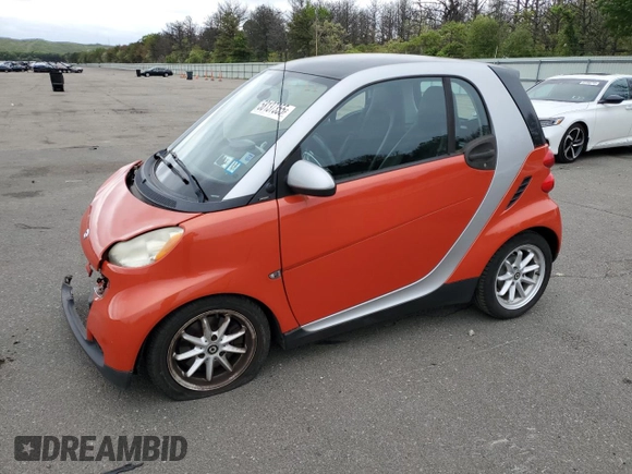 2008 Smart fortwo Pure z VIN WMEEJ31X18K155044, wystawiony jako Copart lot #58137355 z przebiegiem 62 718 mil mil oraz Szkody całkowita. Historia ofert i sprzedaży dostępna na DreamBid. Obrazek 1.