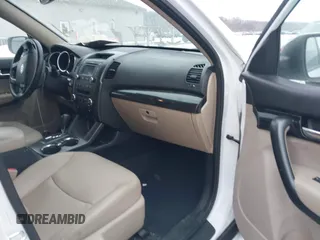 2013 Kia Sorento EX with VIN 5XYKU3A20DG325830, listed as a IAAI auction lot 41350790 with 98,093 mi miles and . Bid and sale history available at carsss.com. Image 5.