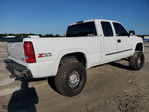 2004 GMC Sierra 1500 SLT with VIN 1GTEK19T54E331992, listed as a Copart auction lot 48469015 with 259,759 mi miles and Salvage Title. Bid and sale history available at carsss.com. Image 3.