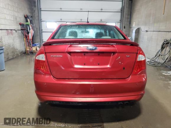 2010 Ford Fusion SE z VIN 3FAHP0HA3AR428776, wystawiony jako Copart lot #56866675 z przebiegiem 255 269 mil mil oraz Czysty tytuł • Clean title. Historia ofert i sprzedaży dostępna na DreamBid. Obrazek 6.