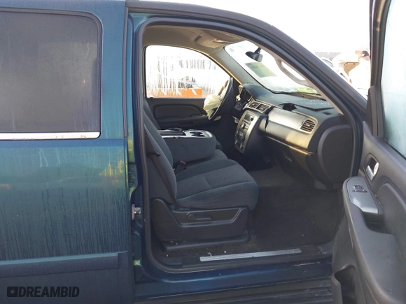 2007 Chevrolet Suburban LT with VIN 3GNFC16077G230369, listed as a IAAI auction lot 41476661 with 229,676 mi miles. Bid and sale history available at carsss.com. Image 5.