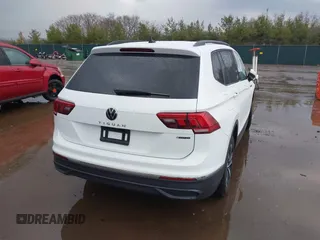 2024 Volkswagen Tiguan S z VIN 3VVFB7AX2RM092023, wystawiony jako IAAI lot #41894241 z przebiegiem 10 395 mil mil oraz . Historia ofert i sprzedaży dostępna na DreamBid. Obrazek 4.