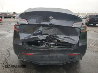 2024 Tesla Model Y z VIN 7SAYGDED4RF125330, wystawiony jako Copart lot #81385224 z przebiegiem 3 631 mil mil oraz Szkoda całkowita • Salvage title. Historia ofert i sprzedaży dostępna na DreamBid. Obrazek 6.