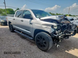 2020 Toyota Tundra SR5 with VIN 5TFEY5F12LX256325, listed as a Copart auction lot 58690985 with 90,241 mi miles and Clean title. Bid and sale history available at DreamBid. Image 4.
