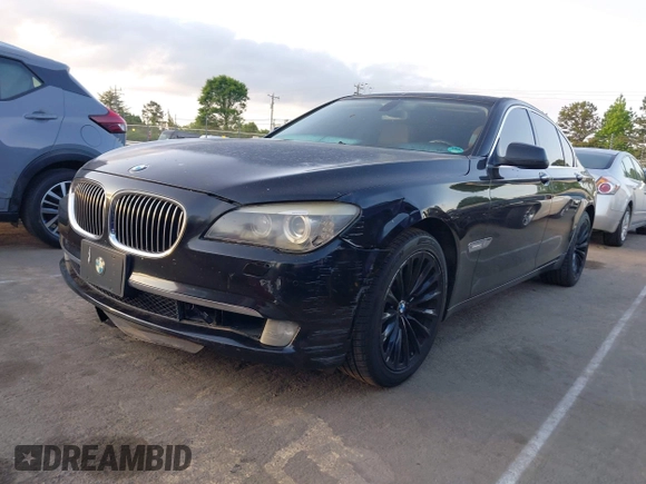 2011 BMW 7 Series 740i z VIN WBAKA4C5XBC612953, wystawiony jako IAAI lot #42144964 z przebiegiem 158 898 mil mil oraz . Historia ofert i sprzedaży dostępna na DreamBid. Obrazek 2.