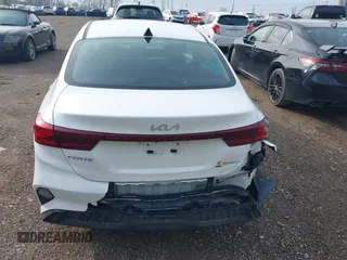 2024 Kia Forte LXS z VIN 3KPF24AD6RE837739, wystawiony jako IAAI lot #41963725 z przebiegiem 14 176 mil mil oraz . Historia ofert i sprzedaży dostępna na DreamBid. Obrazek 16.