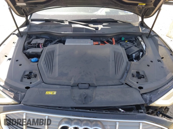 2019 Audi e-tron Prestige with VIN WA1VAAGE6KB020622, listed as a IAAI auction lot 41830236 with 32,835 mi miles and . Bid and sale history available at DreamBid. Image 10.