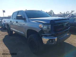 2019 Toyota Tundra 4WD SR5 with VIN 5TFDY5F17KX828452, listed as a IAAI auction lot 41298392 with 73,510 mi miles. Bid and sale history available at carsss.com. Image 1.