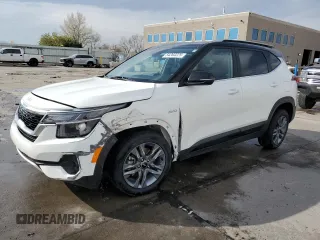 2022 Kia Seltos S z VIN KNDEUCAA6N7276779, wystawiony jako Copart lot #54263225 z przebiegiem 29 945 mil mil oraz Szkody całkowita. Historia ofert i sprzedaży dostępna na DreamBid. Obrazek 1.