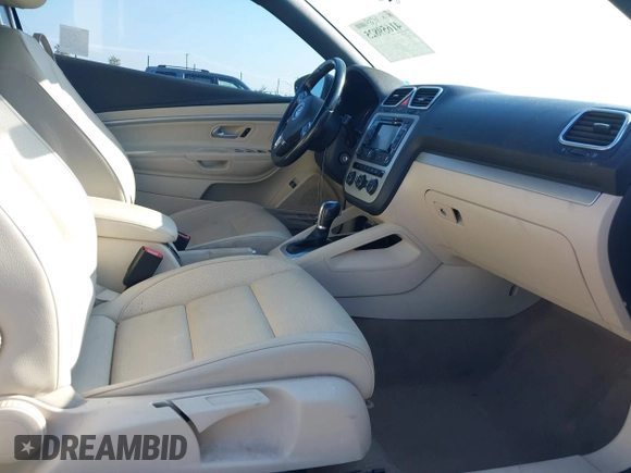 2015 Volkswagen Eos Komfort with VIN WVWBW8AH7FV004228, listed as a IAAI auction lot 41659825 with 71,468 mi miles and . Bid and sale history available at DreamBid. Image 5.