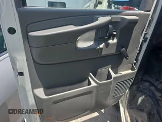 2005 Chevrolet Express Passenger with VIN 1GAHG39U151149680, listed as a IAAI auction lot 42633644 with 165,707 mi miles and . Bid and sale history available at DreamBid. Image 9.