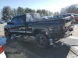 2000 GMC New Sierra 1500 SLE with VIN 2GTEK19T8Y1220957, listed as a Copart auction lot 47349405 with 145,039 mi miles and Salvage Title. Bid and sale history available at carsss.com. Image 2.