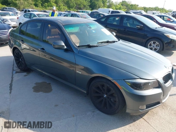2009 BMW 3 Series 328i with VIN WBAPH77529NM46049, listed as a IAAI auction lot 42037870 with 1 mi miles. Bid and sale history available at carsss.com. Image 1.