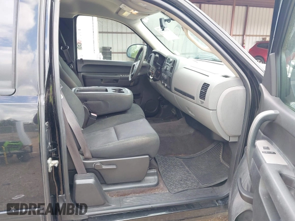 2010 Chevrolet Silverado 1500 LS with VIN 1GCSCREA6AZ245842, listed as a IAAI auction lot 41914724 with 186,952 mi miles. Bid and sale history available at carsss.com. Image 5.