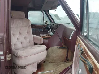 1989 Chevrolet Chevy Van z VIN 1GBEG25K5K7184695, wystawiony jako IAAI lot #42432728 z przebiegiem 945 928 mil mil oraz . Historia ofert i sprzedaży dostępna na DreamBid. Obrazek 5.