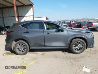 2024 Lexus NX 350h Premium z VIN 2T2GKCEZ4RC023717, wystawiony jako IAAI lot #41667789 z przebiegiem Nie podano mil oraz . Historia ofert i sprzedaży dostępna na DreamBid. Obrazek 13.