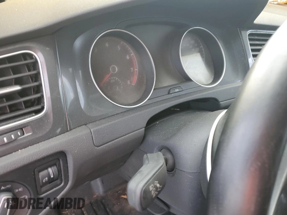 2018 Volkswagen Golf S z VIN 3VWH17AU1JM757852, wystawiony jako Copart lot #84417814 z przebiegiem Nie podano mil oraz Szkoda całkowita • Salvage title. Historia ofert i sprzedaży dostępna na DreamBid. Obrazek 9.