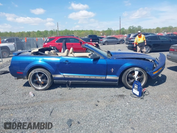 2006 Ford Mustang Standard z VIN 1ZVFT84N265125323, wystawiony jako IAAI lot #42093087 z przebiegiem 193 533 mil mil oraz . Historia ofert i sprzedaży dostępna na DreamBid. Obrazek 13.