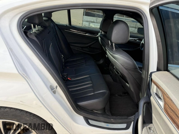 2019 BMW 5 Series 530e xDrive with VIN WBAJB1C52KB375629, listed as a Copart auction lot 86128564 with 89,988 mi miles and Clean title. Bid and sale history available at DreamBid. Image 9.