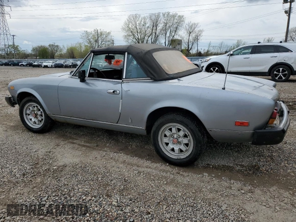 1980 FIAT 124 Spider z VIN 124CS000167543, wystawiony jako Copart lot #53031904 z przebiegiem 60 115 mil mil oraz Nie do naprawy • Non repairable. Historia ofert i sprzedaży dostępna na DreamBid. Obrazek 2.