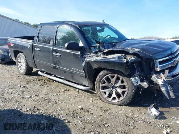 2011 Chevrolet Silverado 1500 LT with VIN 3GCPKSE34BG326812, listed as a IAAI auction lot 41446991 with 149,952 mi miles. Bid and sale history available at carsss.com. Image 1.