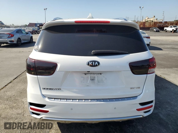 2017 Kia Sorento SXL z VIN 5XYPK4A54HG250891, wystawiony jako Copart lot #57791565 z przebiegiem Nie podano mil oraz Szkoda całkowita • Salvage title. Historia ofert i sprzedaży dostępna na DreamBid. Obrazek 6.